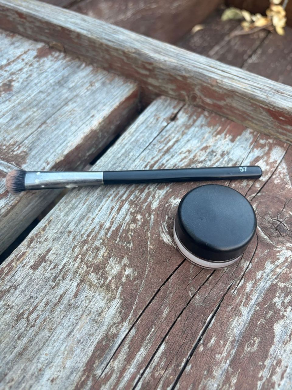 Sombra en crema con pincel de ojos