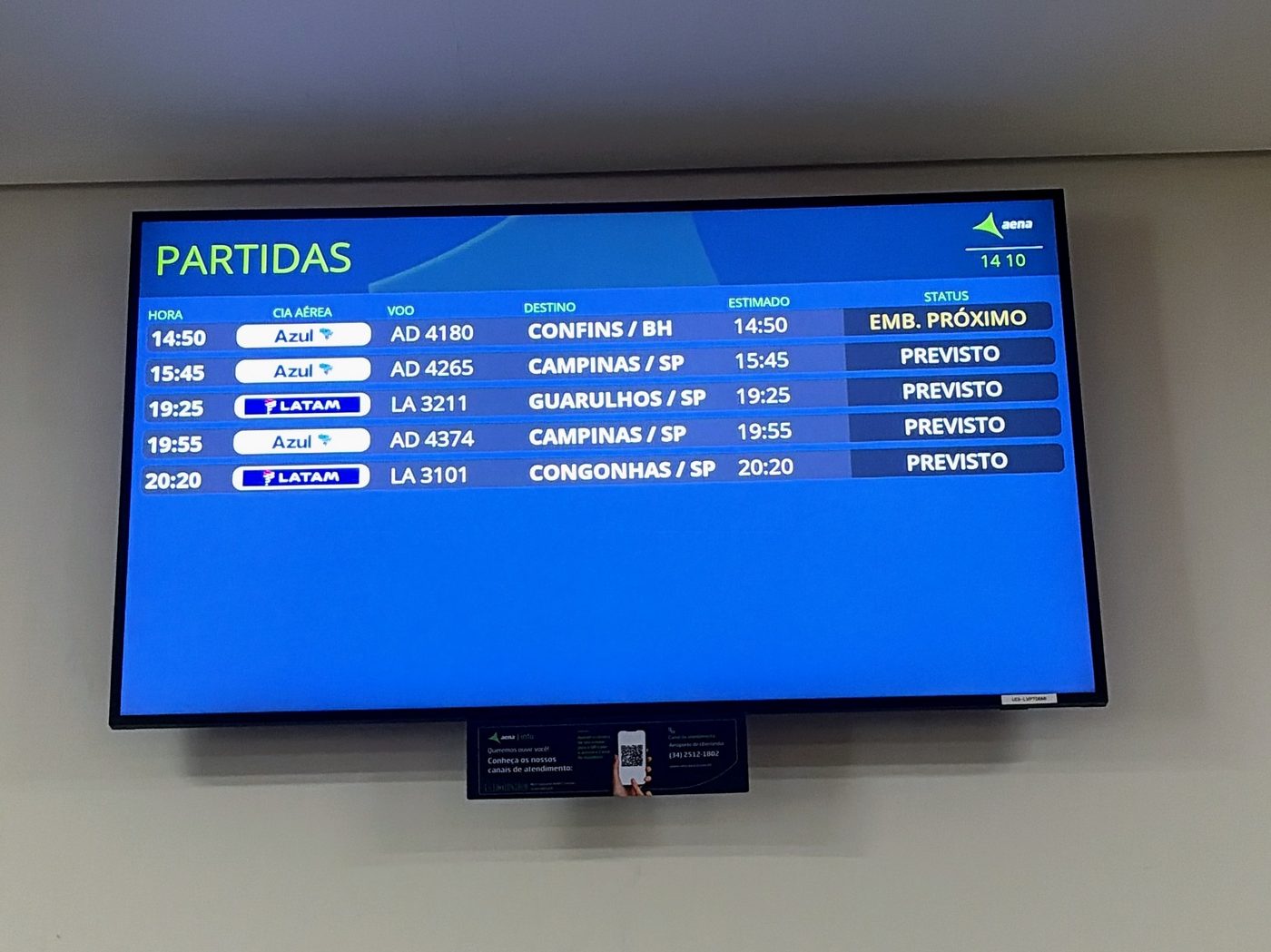 Pantalla de salidas del aeropuerto de Uberlândia