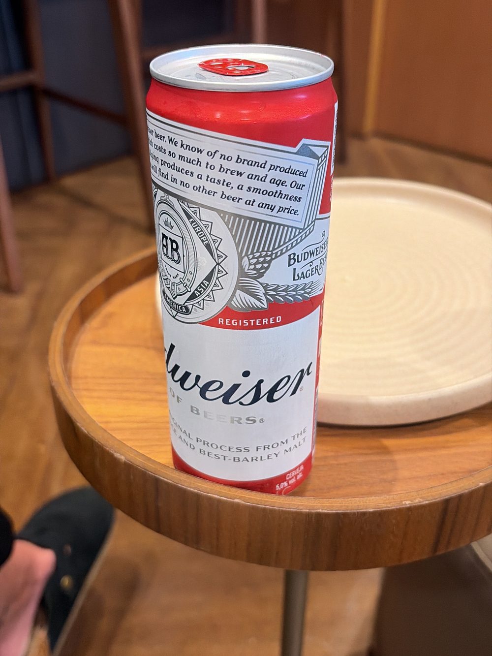 Una cerveza bien fría antes de embarcar